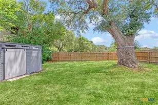 605 E Donegan St, Seguin, TX 78155 - Photo 34