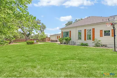 605 E Donegan Street, Seguin, TX 78155 - Photo 32