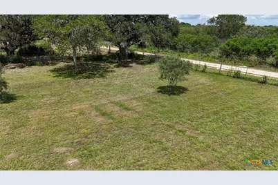 201 Elwood Street, Yoakum, TX 77995 - Photo 8