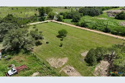 201 Elwood Street, Yoakum, TX 77995 - Photo 4