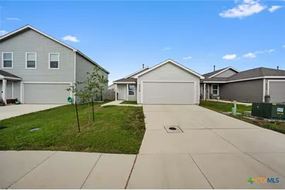 9248 James Bowie, Seguin, TX 78155 - Photo 2