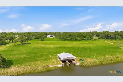 944 West Lake Trail, Victoria, TX 77905 - Photo 6