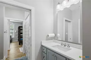 944 W Lake Trail, Victoria, TX 77905 - Photo 18