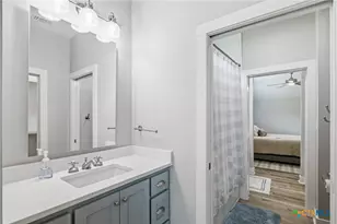 944 W Lake Trail, Victoria, TX 77905 - Photo 20