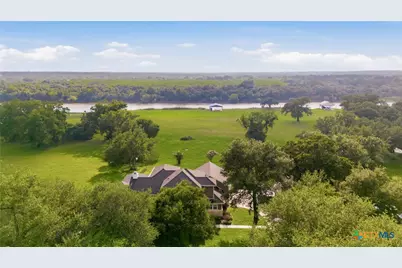944 West Lake Trail, Victoria, TX 77905 - Photo 8