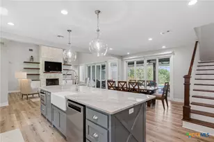 944 W Lake Trail, Victoria, TX 77905 - Photo 10