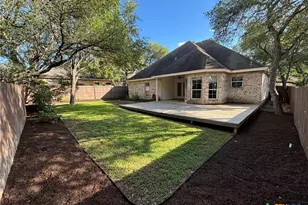 2610 Fairwood Dr, New Braunfels, TX 78132 - Photo 2