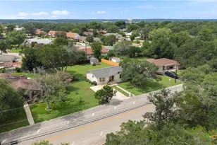 21 Ohio Ave, New Braunfels, TX 78130 - Photo 2