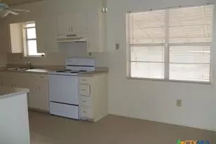 910 Hill St, Copperas Cove, TX 76522 - Photo 2