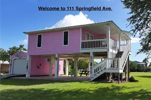 111 Springfield Ave, Port Lavaca, TX 77979 - Photo 1
