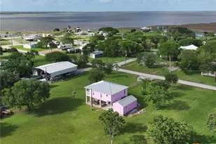 111 Springfield Ave, Port Lavaca, TX 77979 - Photo 6