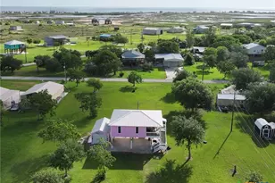 111 Springfield Ave, Port Lavaca, TX 77979 - Photo 4