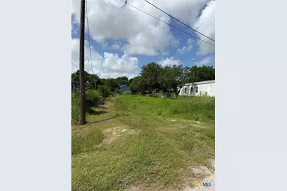 209 E Washington Avenue, Seadrift, TX 77983 - Photo 2