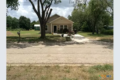 106 Center Street, Cuero, TX 77954 - Photo 2