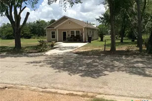 106 Center St, Cuero, TX 77954 - Photo 1
