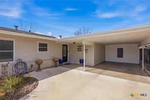 4711 Dahlia Ln, Victoria, TX 77904 - Photo 4