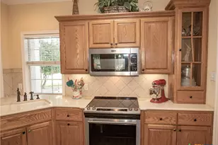 318 Green Gable Dr, Victoria, TX 77904 - Photo 16
