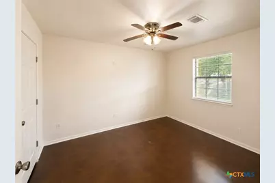 661 W Austin Street #D, Luling, TX 78648 - Photo 4