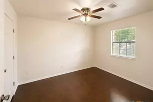 661 W Austin St, Luling, TX 78648 - Photo 4