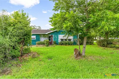 401 Kerr Street, Edna, TX 77957 - Photo 2
