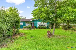 401 Kerr St, Edna, TX 77957 - Photo 2