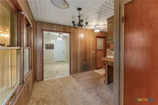 401 Kerr St, Edna, TX 77957 - Photo 8