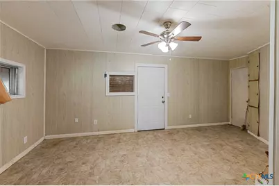 401 Kerr Street, Edna, TX 77957 - Photo 10