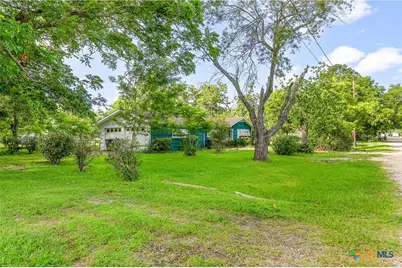 401 Kerr Street, Edna, TX 77957 - Photo 4