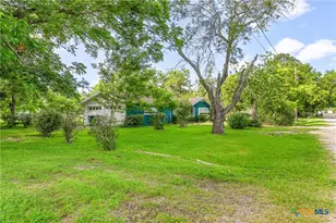 401 Kerr St, Edna, TX 77957 - Photo 4