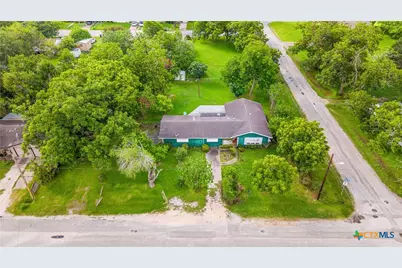 401 Kerr Street, Edna, TX 77957 - Photo 1