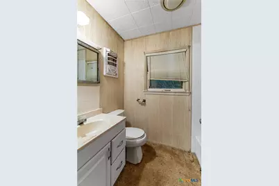 401 Kerr Street, Edna, TX 77957 - Photo 16