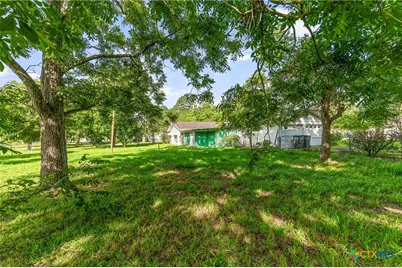 401 Kerr Street, Edna, TX 77957 - Photo 18