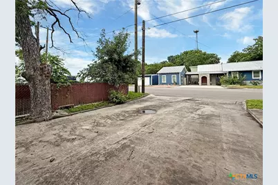 1195 W Coll Street, New Braunfels, TX 78130 - Photo 22