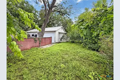 1195 W Coll Street, New Braunfels, TX 78130 - Photo 24