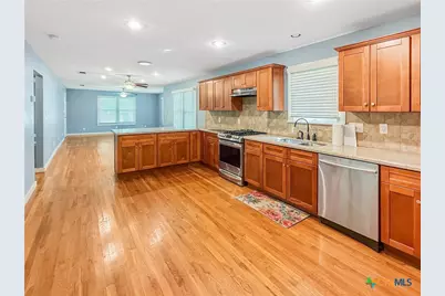 1195 W Coll Street, New Braunfels, TX 78130 - Photo 10