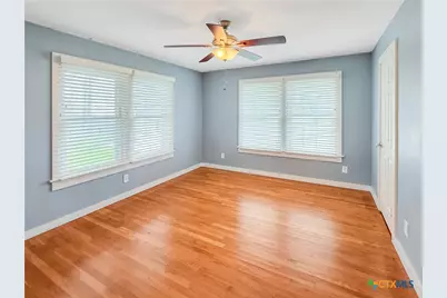 1195 W Coll Street, New Braunfels, TX 78130 - Photo 12