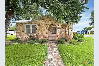 1195 W Coll Street, New Braunfels, TX 78130 - Photo 1