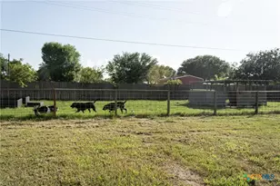 203 Elaine St, Victoria, TX 77904 - Photo 28