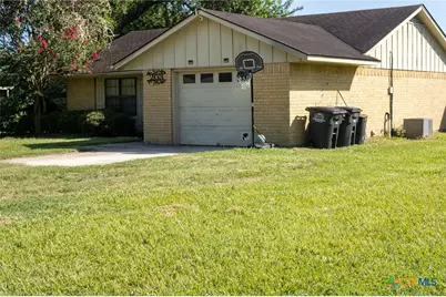 203 Elaine Street, Victoria, TX 77904 - Photo 2