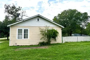 314 E North St, Goliad, TX 77963 - Photo 2