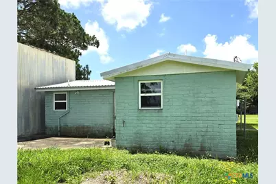 503 E Dallas Avenue, Seadrift, TX 77983 - Photo 4