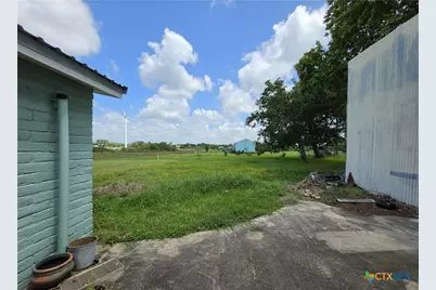 503 E Dallas Avenue, Seadrift, TX 77983 - Photo 6