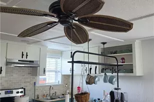 503 E Dallas Ave, Seadrift, TX 77983 - Photo 14