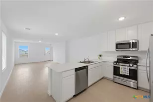 5717 Mangas Cir, Seguin, TX 78155 - Photo 4
