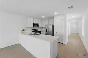 5717 Mangas Cir, Seguin, TX 78155 - Photo 6