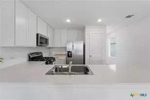 5717 Mangas Cir, Seguin, TX 78155 - Photo 10