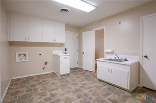 111 Dover Dell Ln, Victoria, TX 77904 - Photo 16