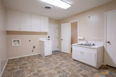 111 Dover Dell Lane, Victoria, TX 77904 - Photo 16