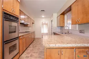111 Dover Dell Ln, Victoria, TX 77904 - Photo 14