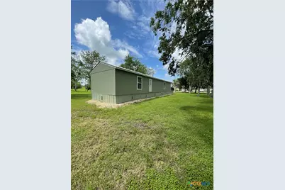 908 N Colorado Street, Edna, TX 77957 - Photo 32